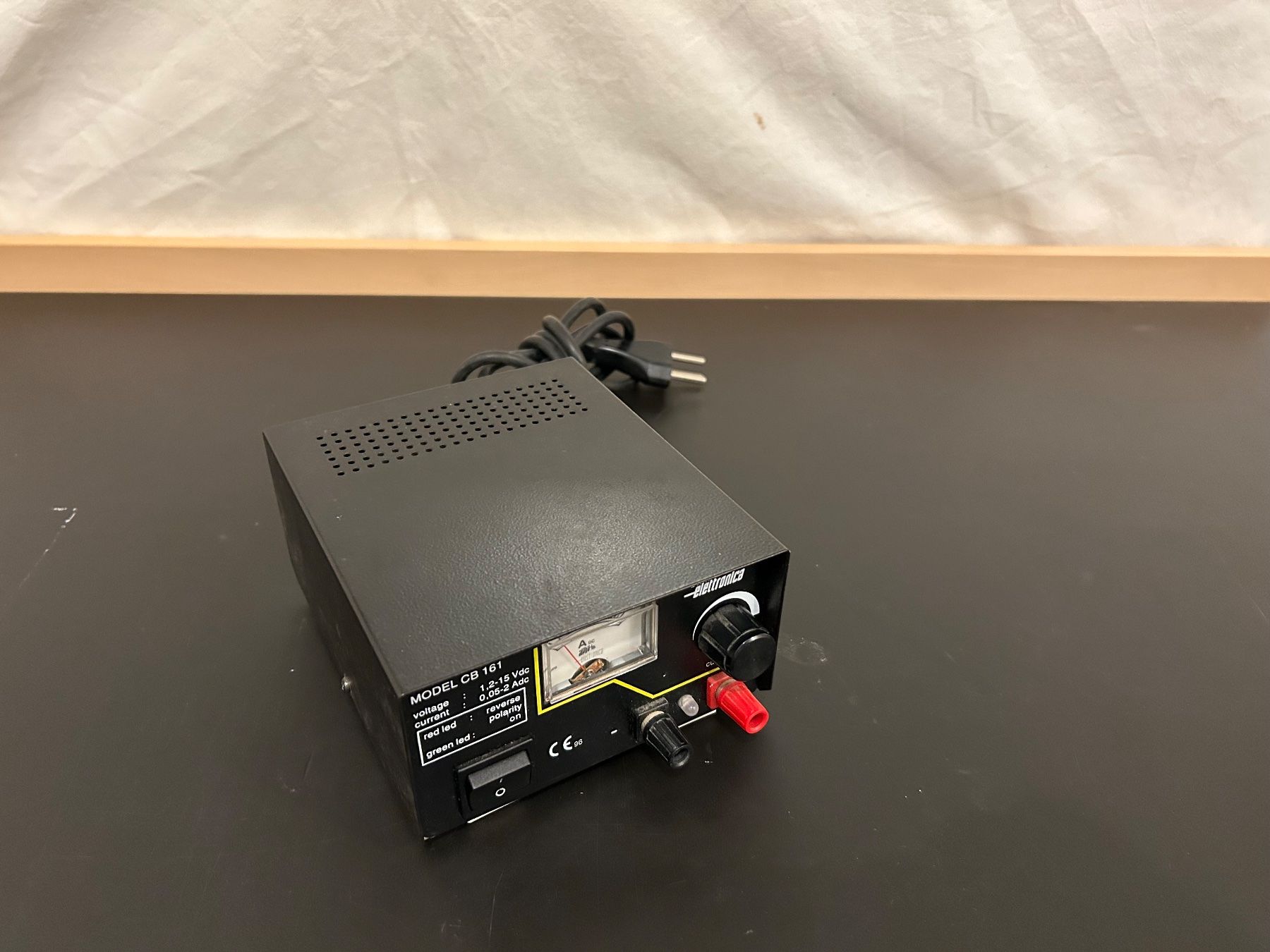 Akkus & Batterien: Alpha Elettronica CB 161 Ladegerät gebraucht – Gebraucht aus Zürich von LuZ_8005 1