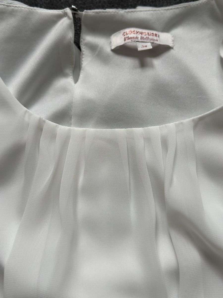 Blusen: Clockhouse White Blouse, Size 38 - Elegant and Chic! – Gebraucht aus Horgen von thesilverarrow