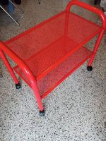Roter Servierwagen / Rollwagen mit 2 Ablagen