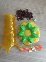 Spielaffen Spielzeug komplett mit Zubehören und Wuerfel