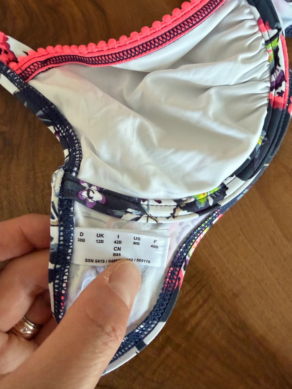 Esprit Badekleider & Bikinis: Bikini, Esprit, Oberteil Grösse 38B, Hose Grösse 40 – Gebraucht aus Haslen AI von s176 3