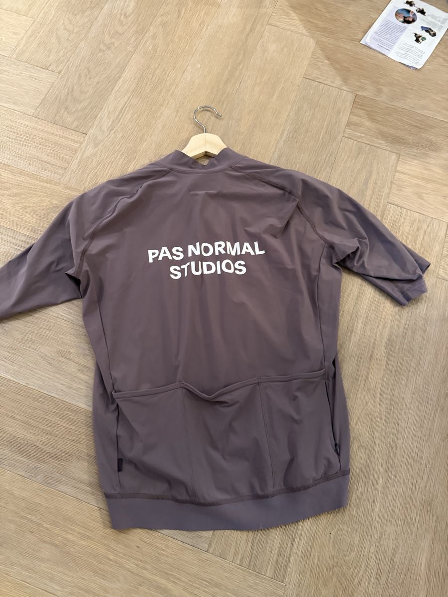 Pas Normal Studios Leibchen & Hosen: Pas Normal Studios Essential Jersey, XL – Gebraucht aus Urtenen-Schönbühl von tschuls92 1