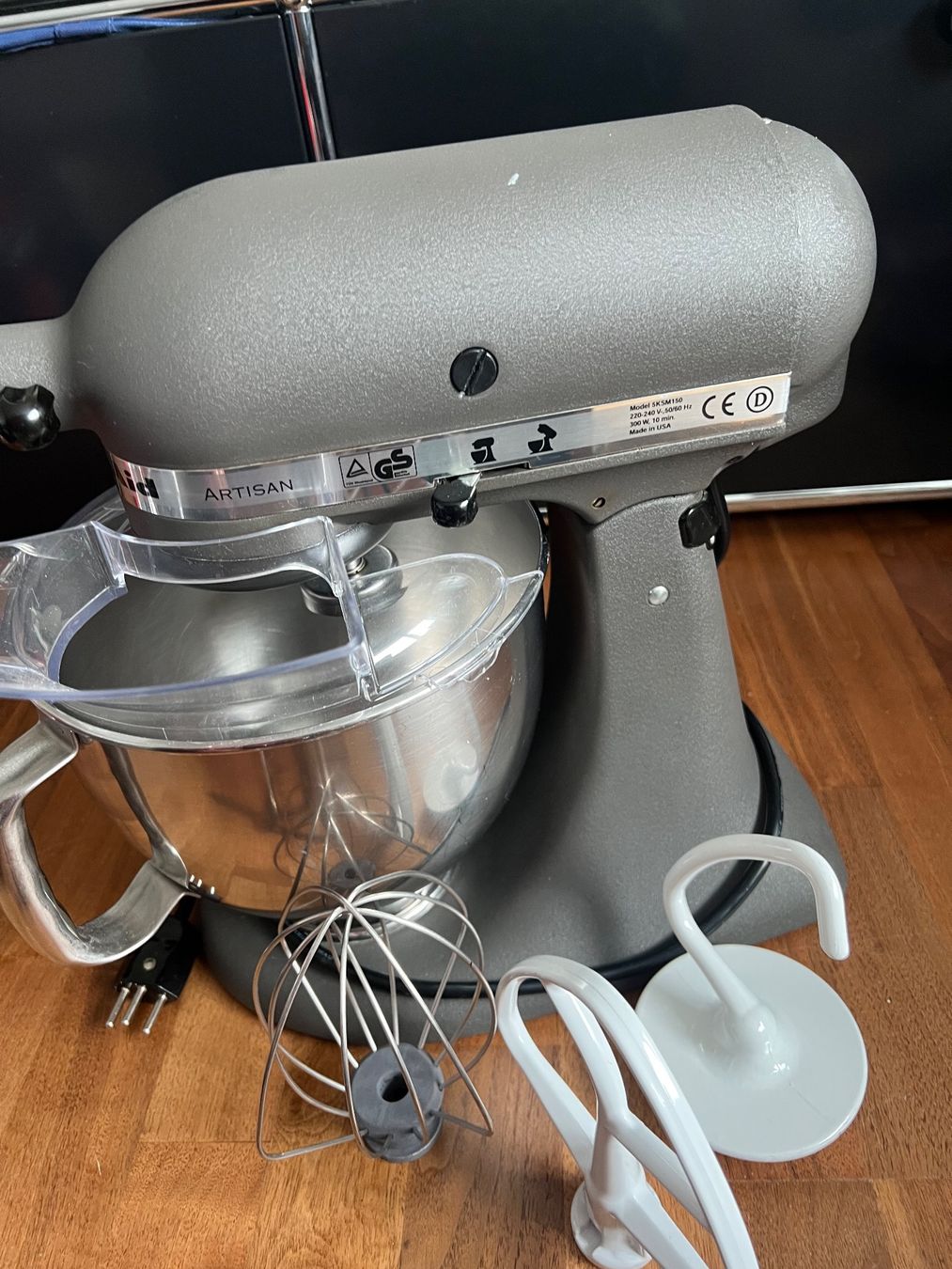 Kitchenaid Küchengeräte: KitchenAid Artisan Küchenmaschine Grau Matt – Gebraucht aus Jona von Sariksa