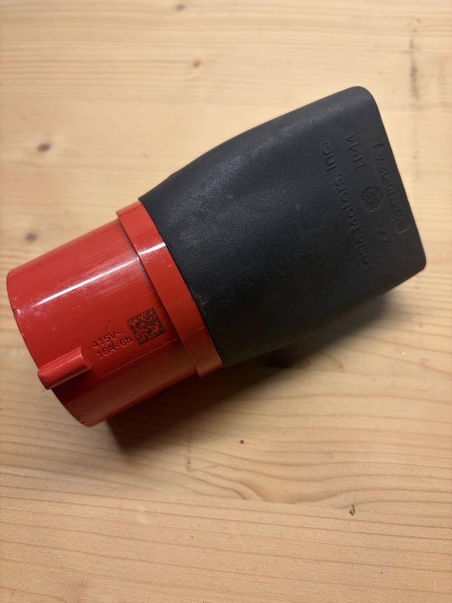 Unità & Adattatore: Tesla Adapter zu universal mobile connector 3 phase 16A – Usato da Kollbrunn venduto da Sier 1