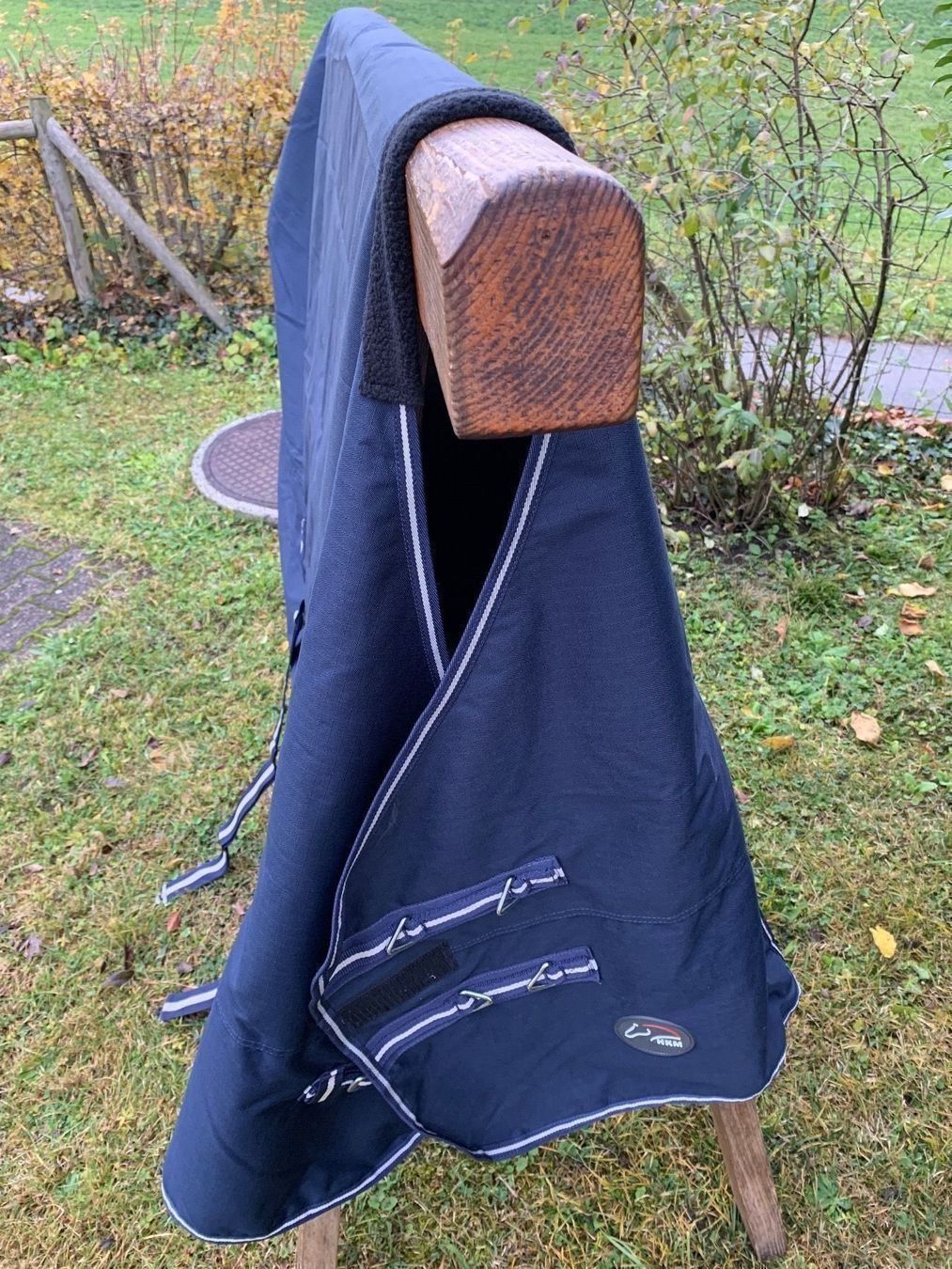 Carrozze: schöne dunkelblaue Weidedecke – Usato da Feldbach venduto da Olive1 8