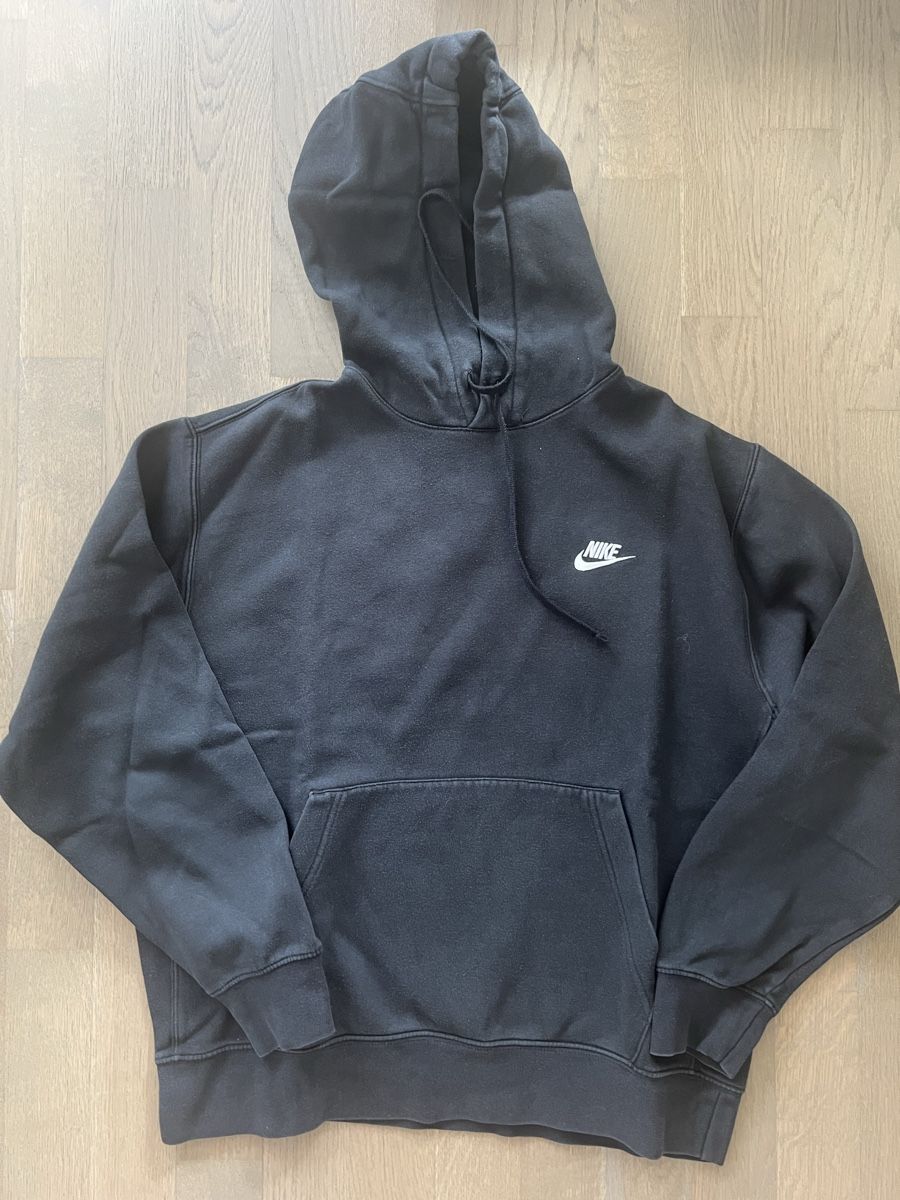 Nike Maglioni & Felpe: Nike Hoodie Schwarz – Usato da Kriens venduto da Krienserin_T