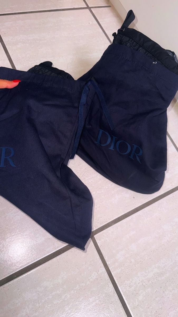 Dior Scarpe da uomo: Original Dior Explorer Boots Herren Schwarz Leder & Obli – Nuovo e nell'imballaggio originale da Binningen venduto da mik_2r9l