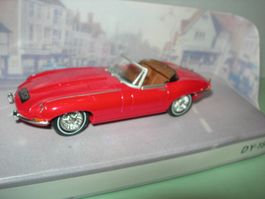 Jaguar E Type MK 1 1/2 1968 ° Dinky 1:43
