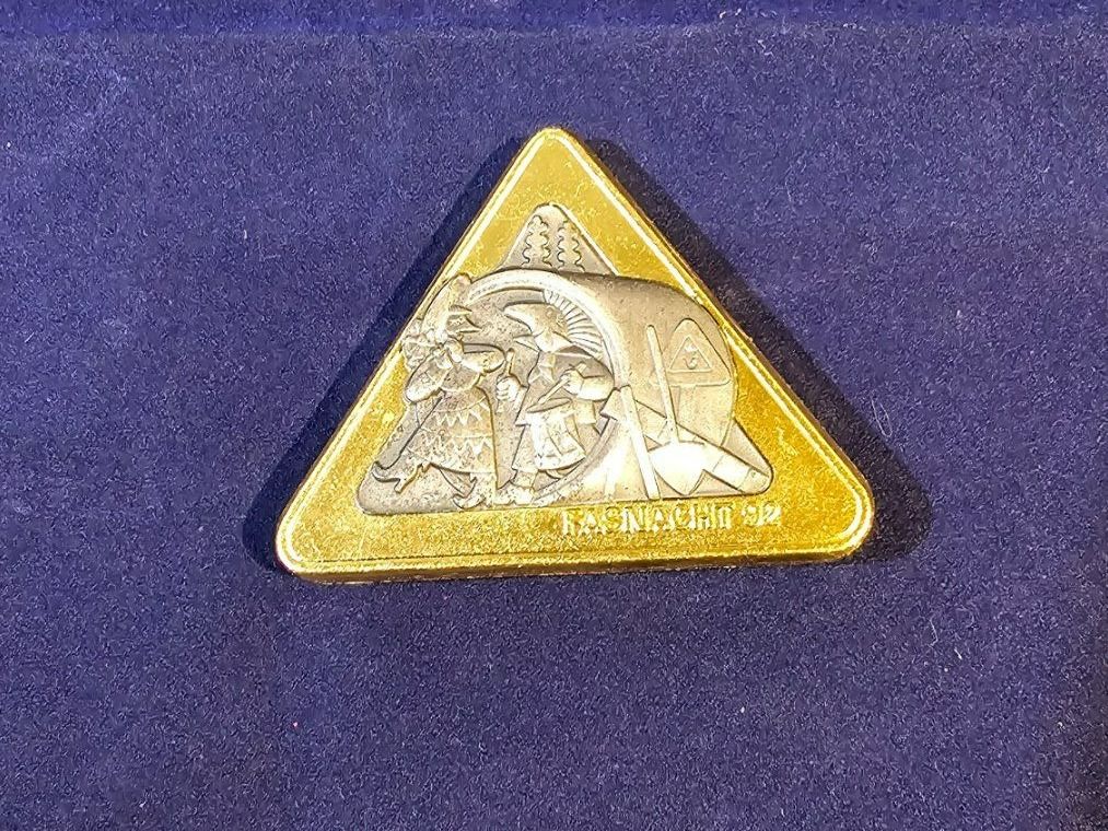 Basler Placchette & Badge: Basler Fasnachtsblaggede  1992 gold – Usato da Wald AR venduto da Bwaldy