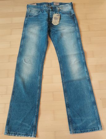 Neue Wrangler Utah Wornout Herren Jeans W33 L34