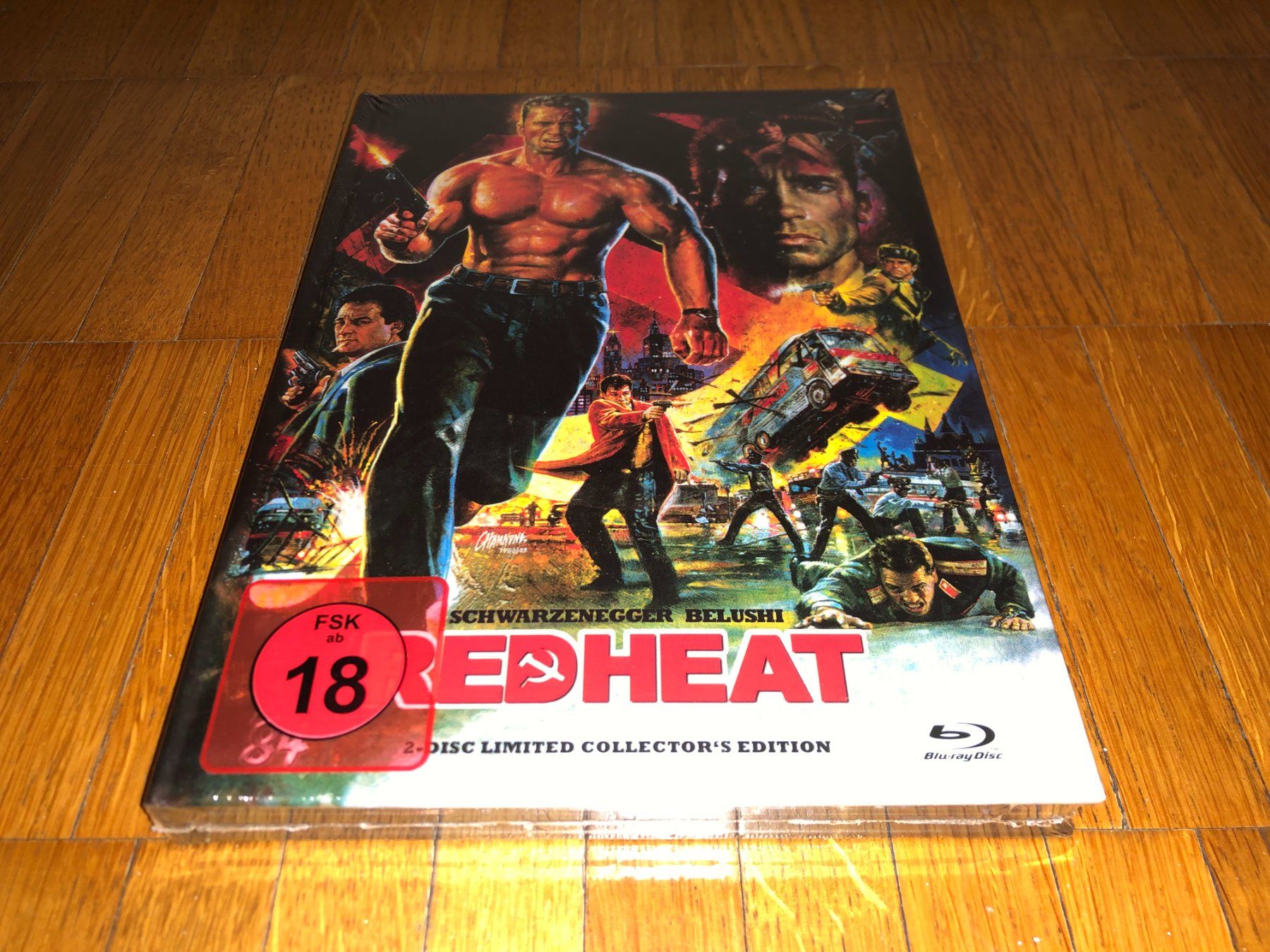 Tutti i DVDs: Red Heat - MEDIABOOK - B - UNCUT – Nuovo e nell'imballaggio originale da Basel venduto da havsok