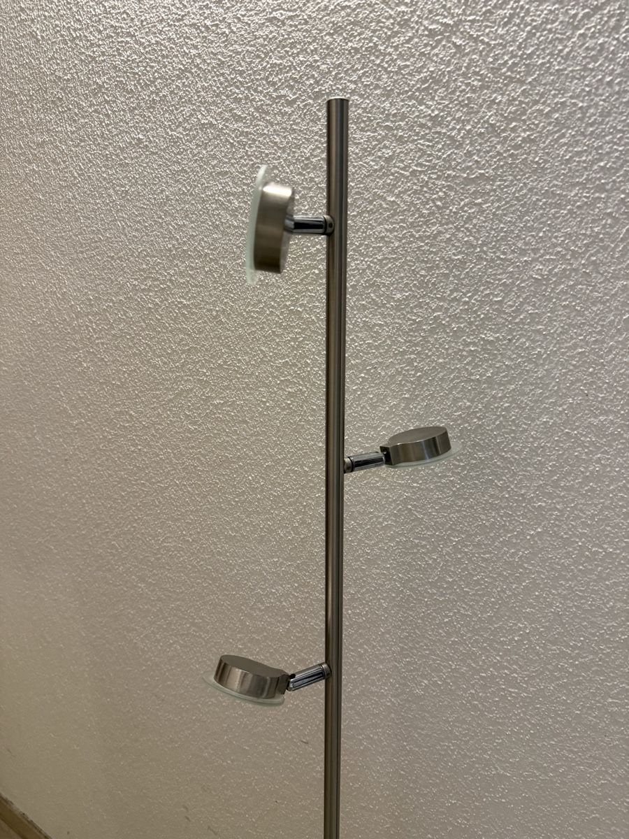 Lampes: Stehlampe LED – D'occasion à Kloten par pau_w2ck 1