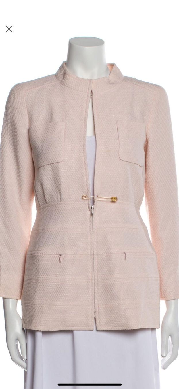 Jacken: Chanel pink jacket with gold broach – Gebraucht aus Zürich von EShopping81 4