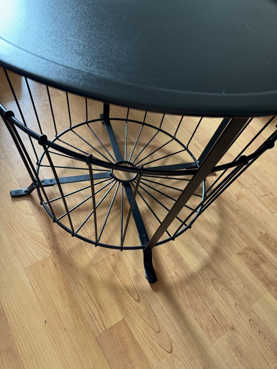 Tavoli: Table basse ronde noire, style industriel, avec rangement – Usato da Nyon venduto da tingloo 3