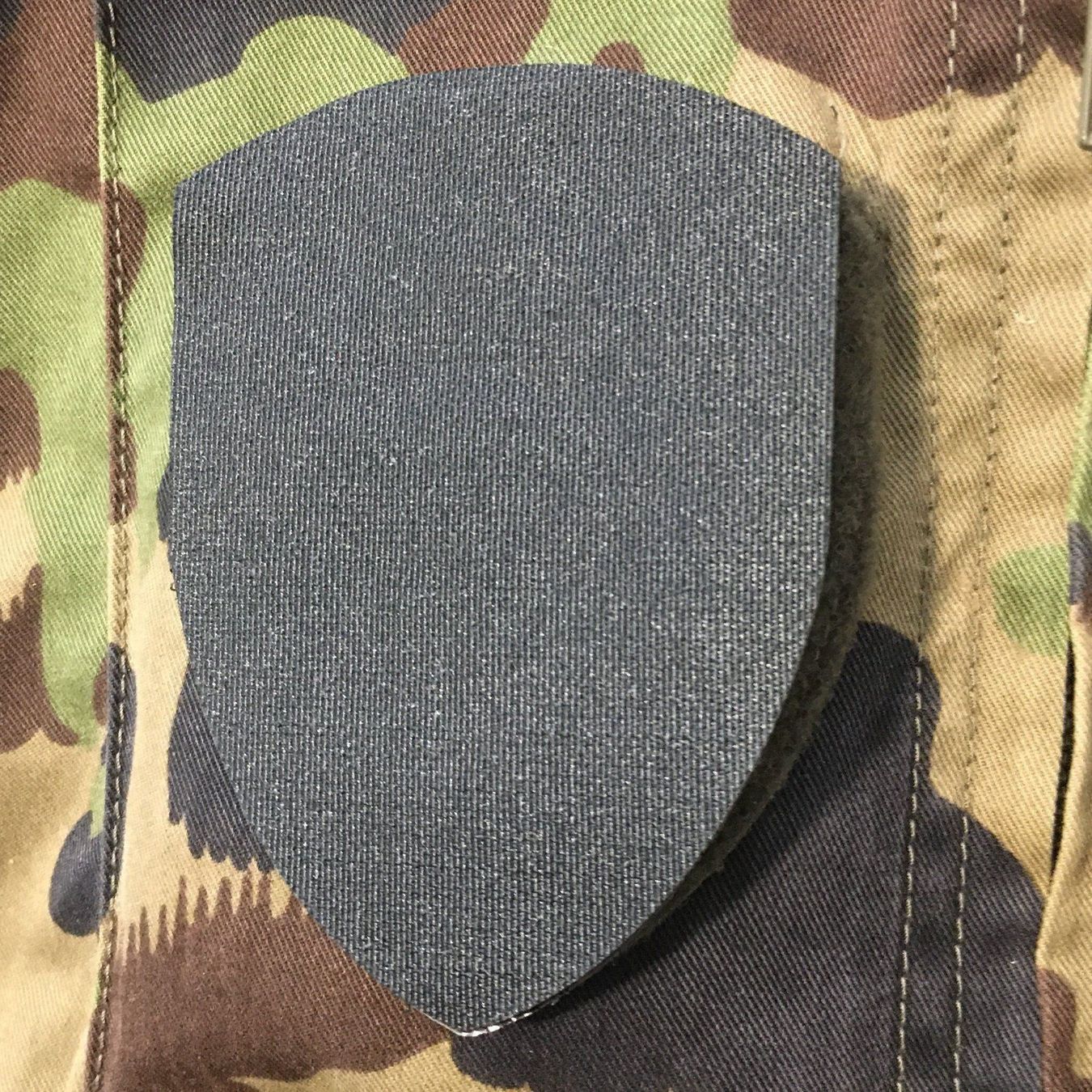 Schweizer Armee Placchette & Badge: Abzeichen Einsatz Corona 20 Genie Panzer Klett Badge Chars – Nuovo e nell'imballaggio originale da Genève venduto da Jiday 2