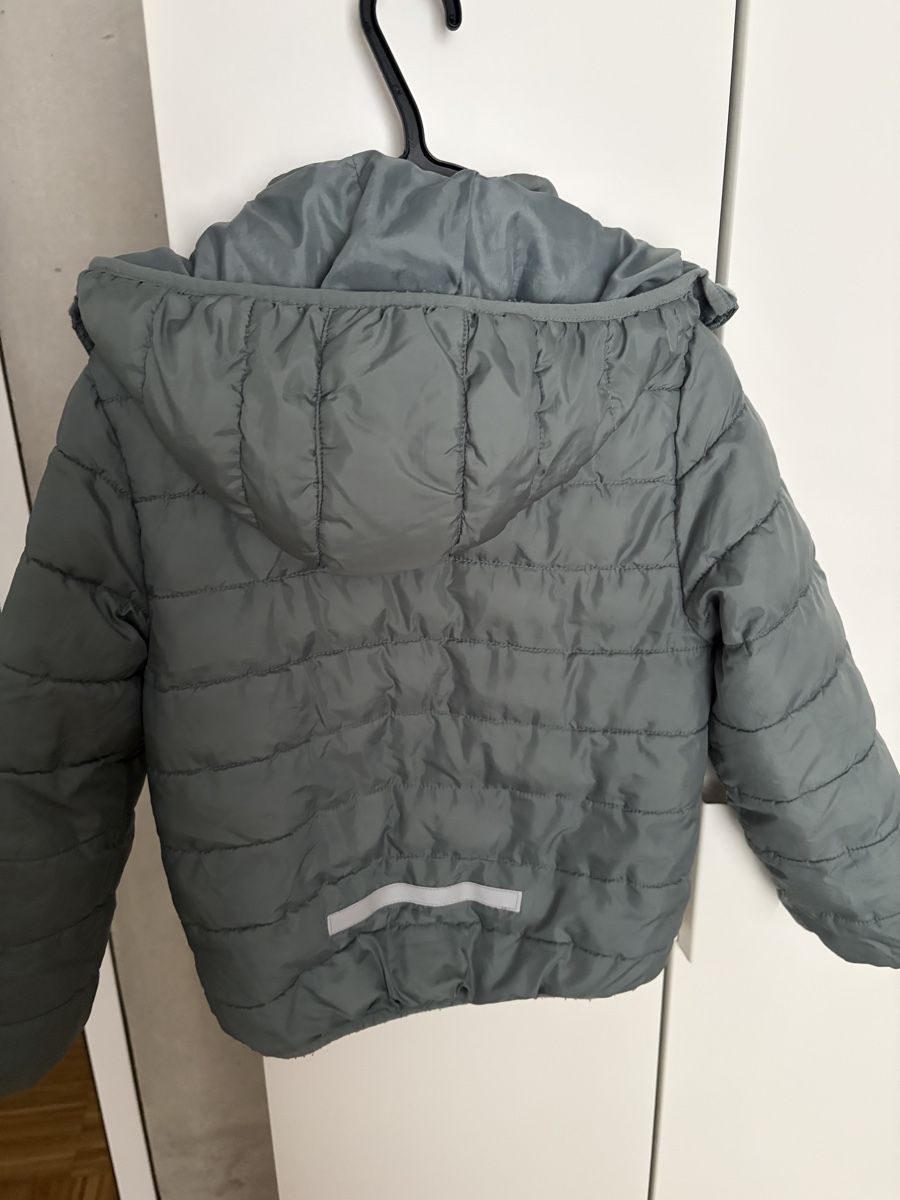 H&M Giacche & Cappotti: Mädchen Übergangsjacke Gr.110/116 – Usato da Flüelen venduto da Lulu2204 1