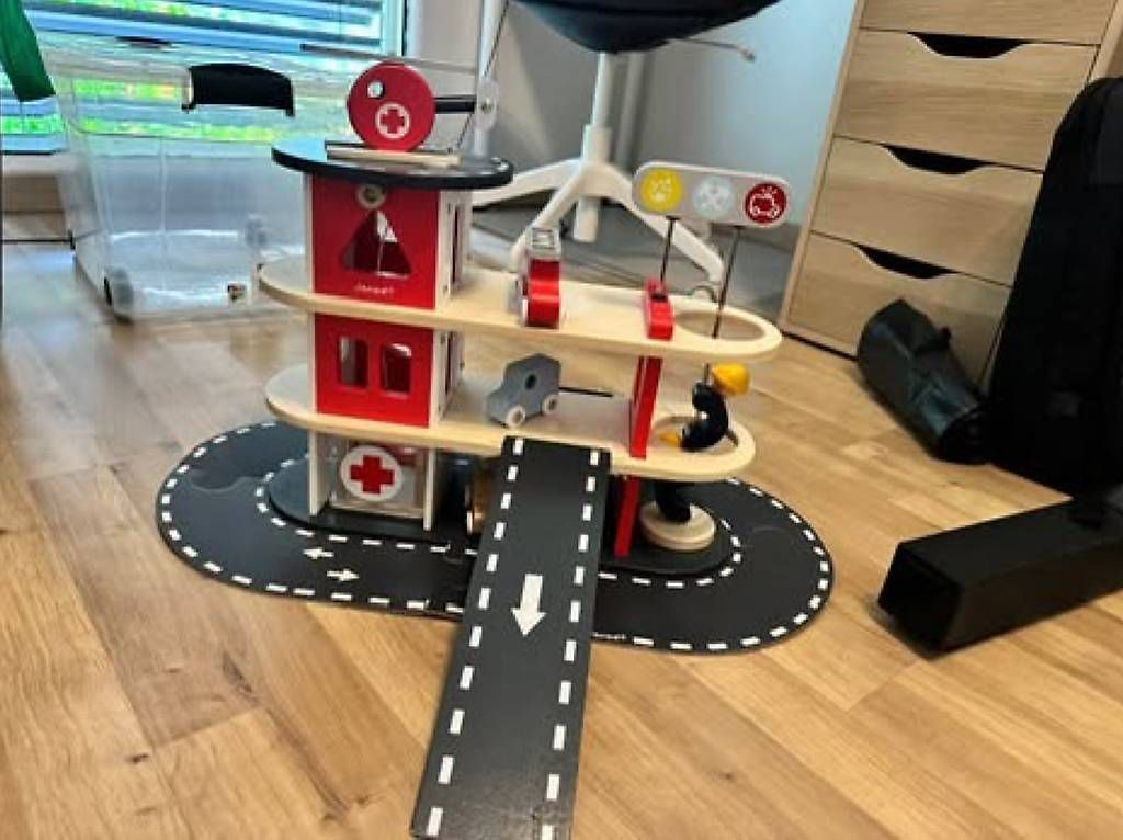 Spielzeuge: Janod- Caserne de pompier – Gebraucht aus Vérossaz von rad_g68s