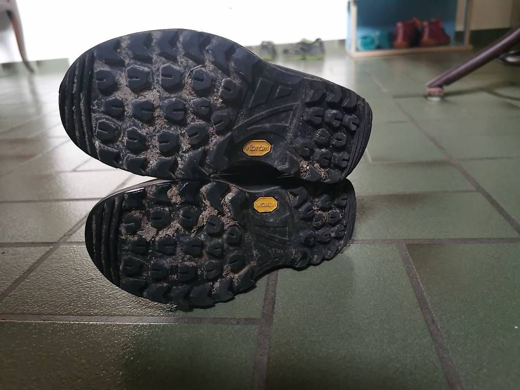 Lowa Scarpe per ragazzi: Lowa Wanderschuhe Gr29 Gortex – Usato da Riehen venduto da LaurJer 1