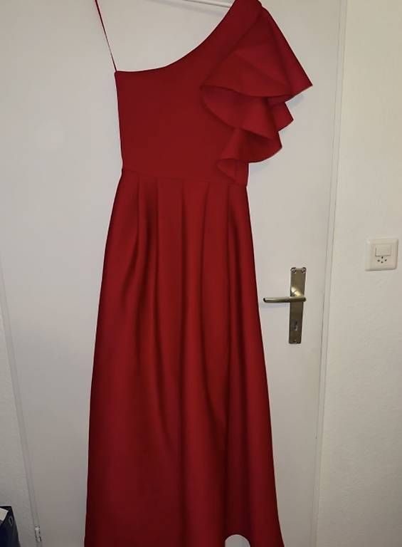 Kleider: Rotes Abendkleid, Grösse S – Gebraucht aus Brüttisellen von Ariana-24 3