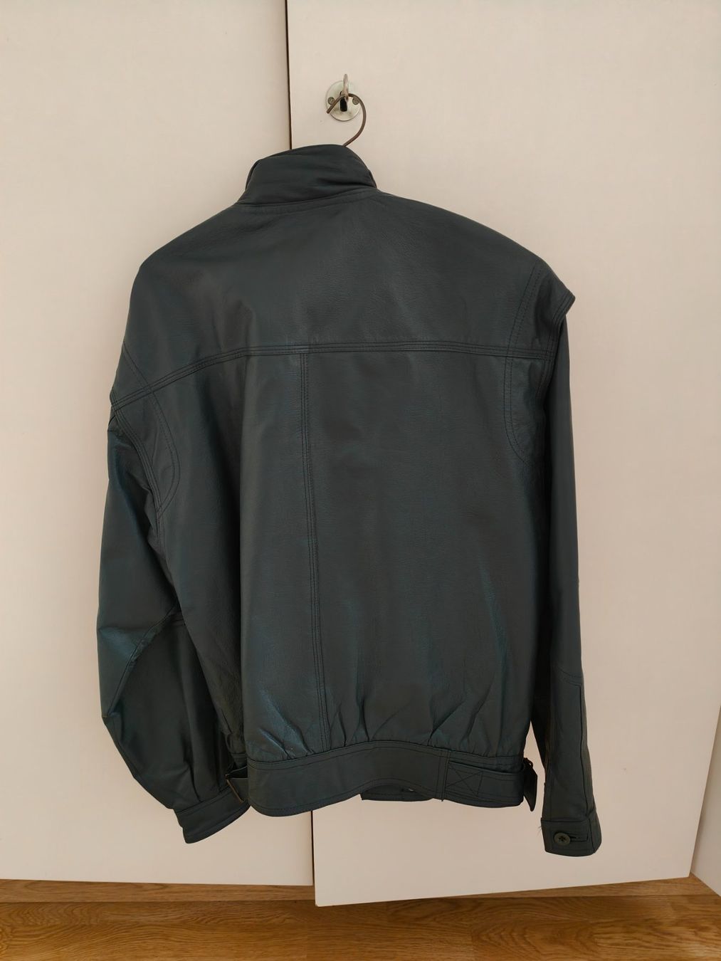 Giacche: Lederjacke  echtes Leder, klassischer Stil M/L – Usato da Recherswil venduto da beawuethrich 2