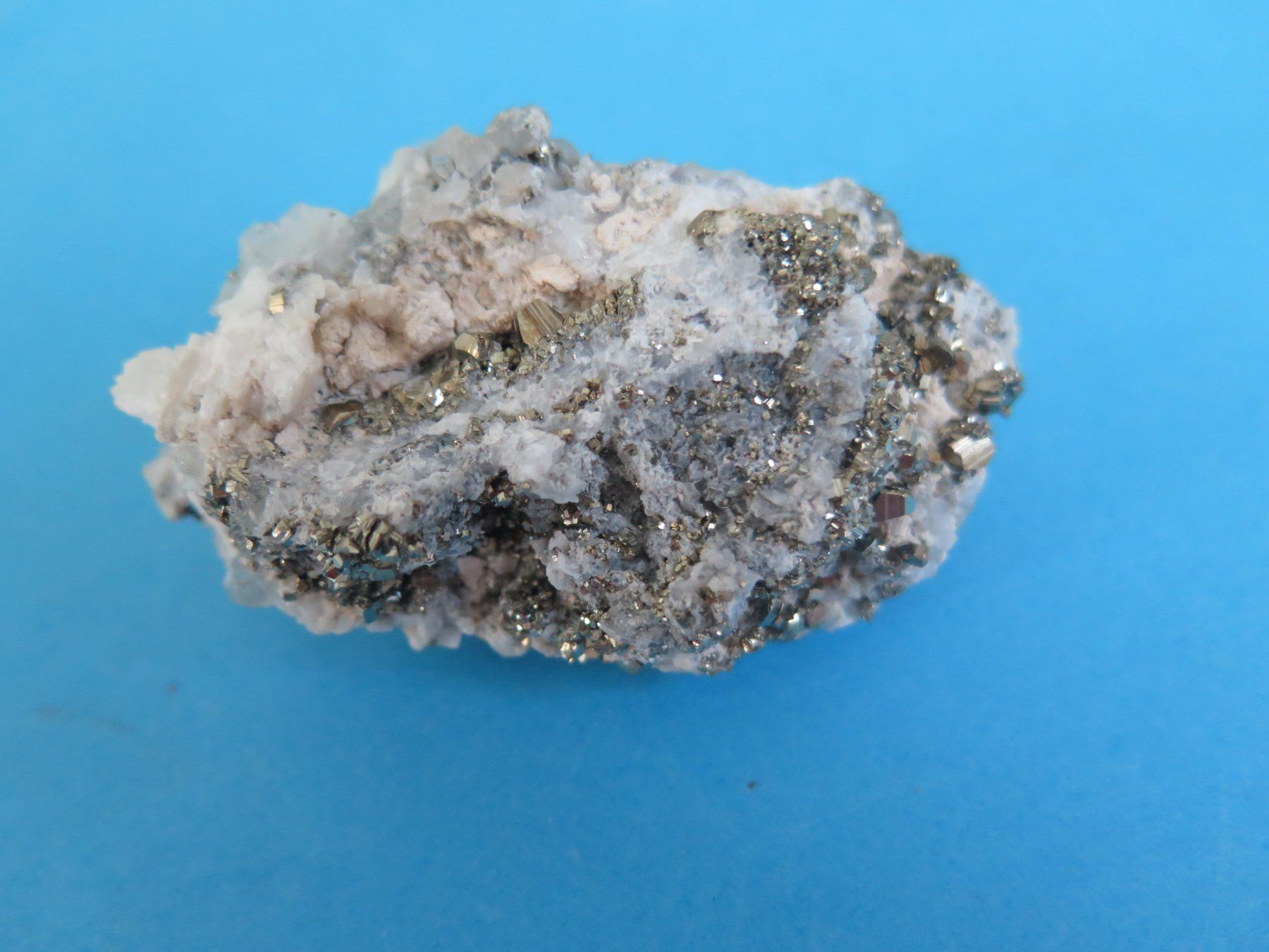 Minerali & Pietre curative: Fluorit mit Pyriten, Calcit und Dolomit – Usato da Schaffhausen venduto da Yamakana51L8736OQ8 1