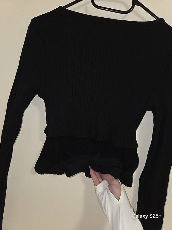 Maglioni & Felpe: Langarmshirt mit Rückenausschnitt – Usato da St. Gallen venduto da ruz_t5lk 1
