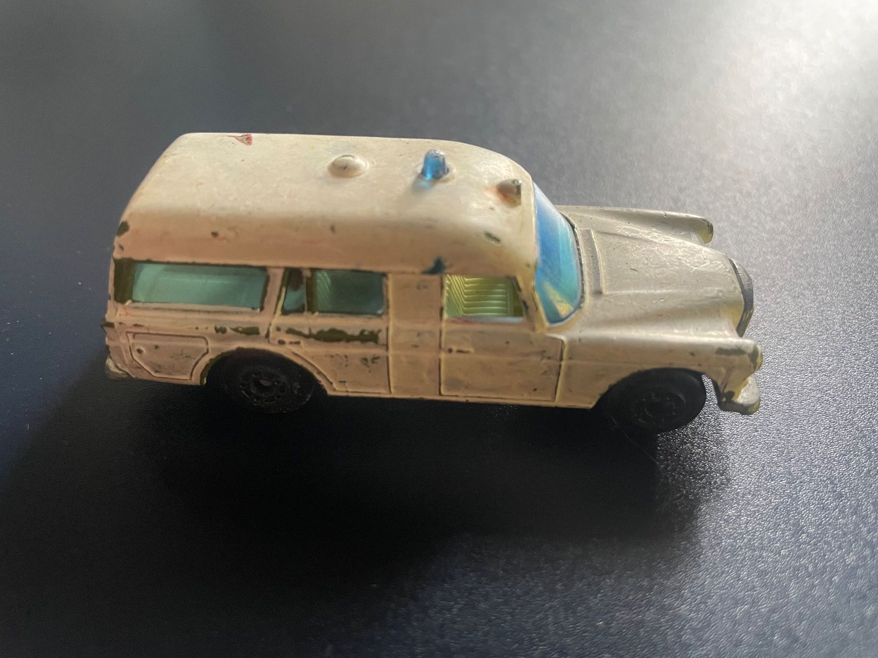 Matchbox Modellautos: Matchbox Superfast Merdes Benz "Binz Ambulance" – Gebraucht aus Volketswil von rubin74