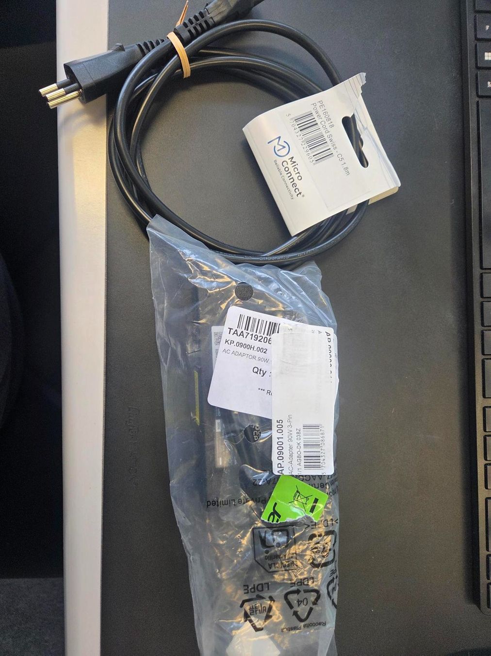Chargeur: Netzteil 90W 3-polig – Neuf (Voir description) à Gossau ZH par OrderflowAG
