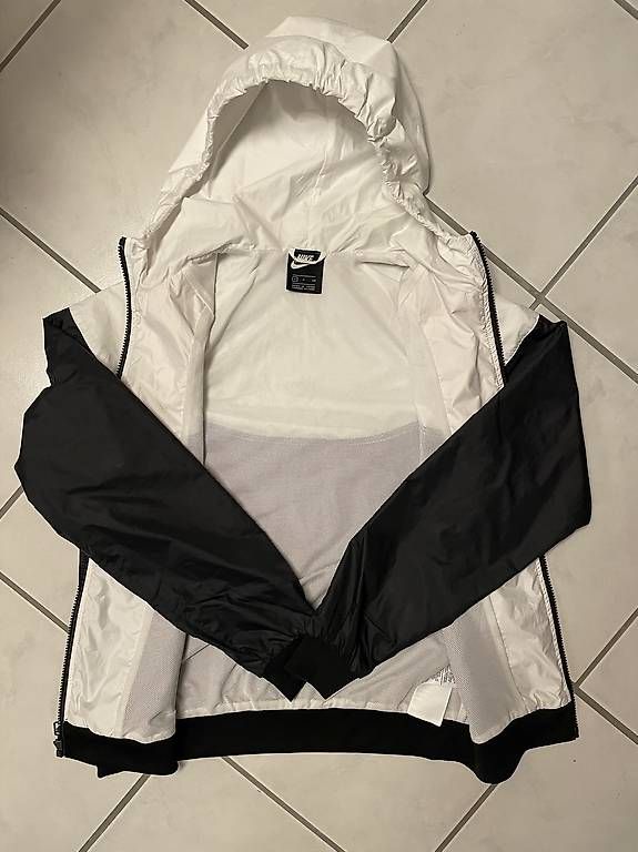 Giacche: Nike Kinder-Windjacke unisex, Grösse S – Usato da Möriken AG venduto da nipamijule 1