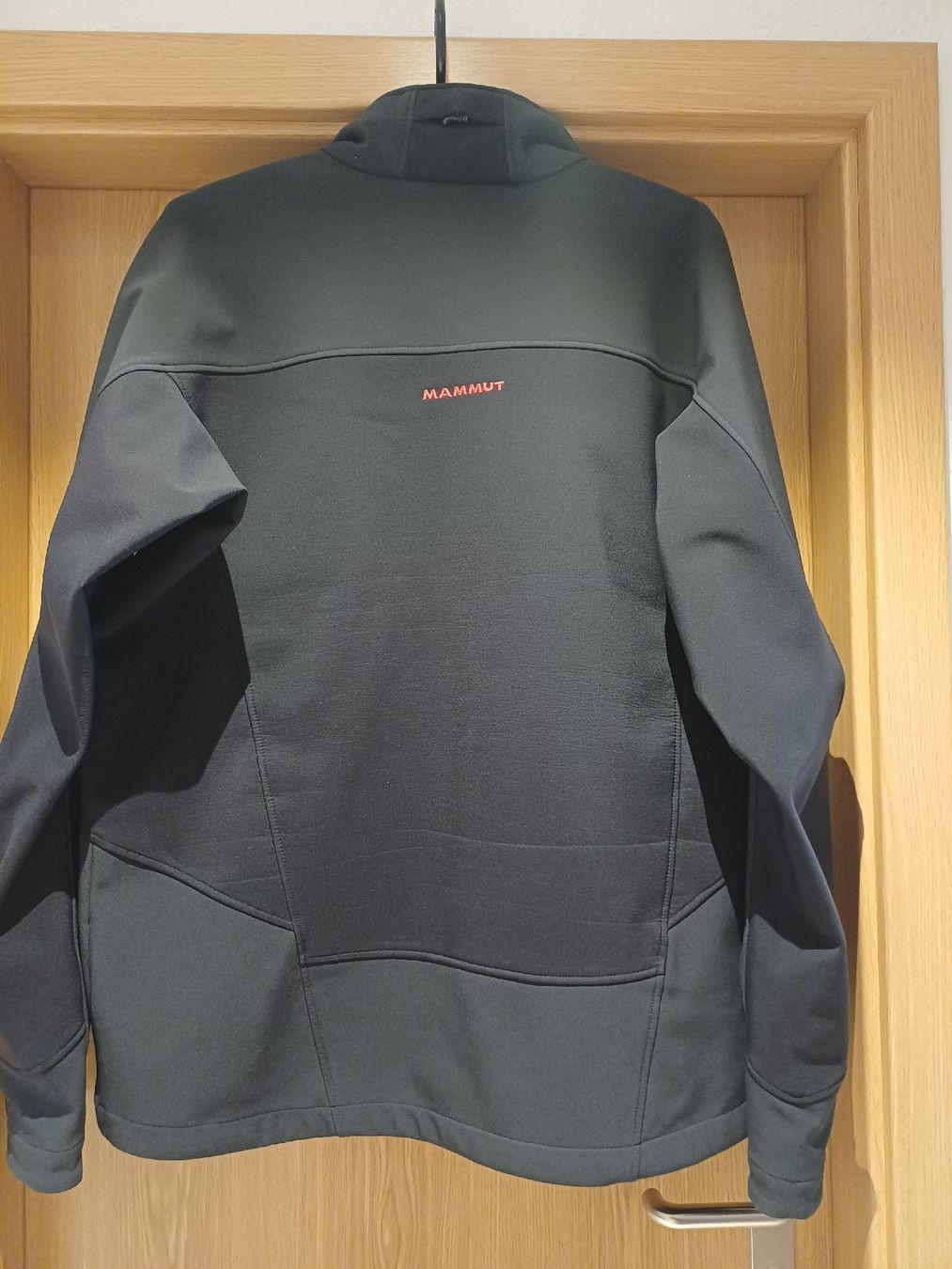 Mammut Giacche: Mammut Soft Shell Jacke schwarz – Nuovo (secondo la descrizione) da Buchs AG venduto da and_cq9k 1