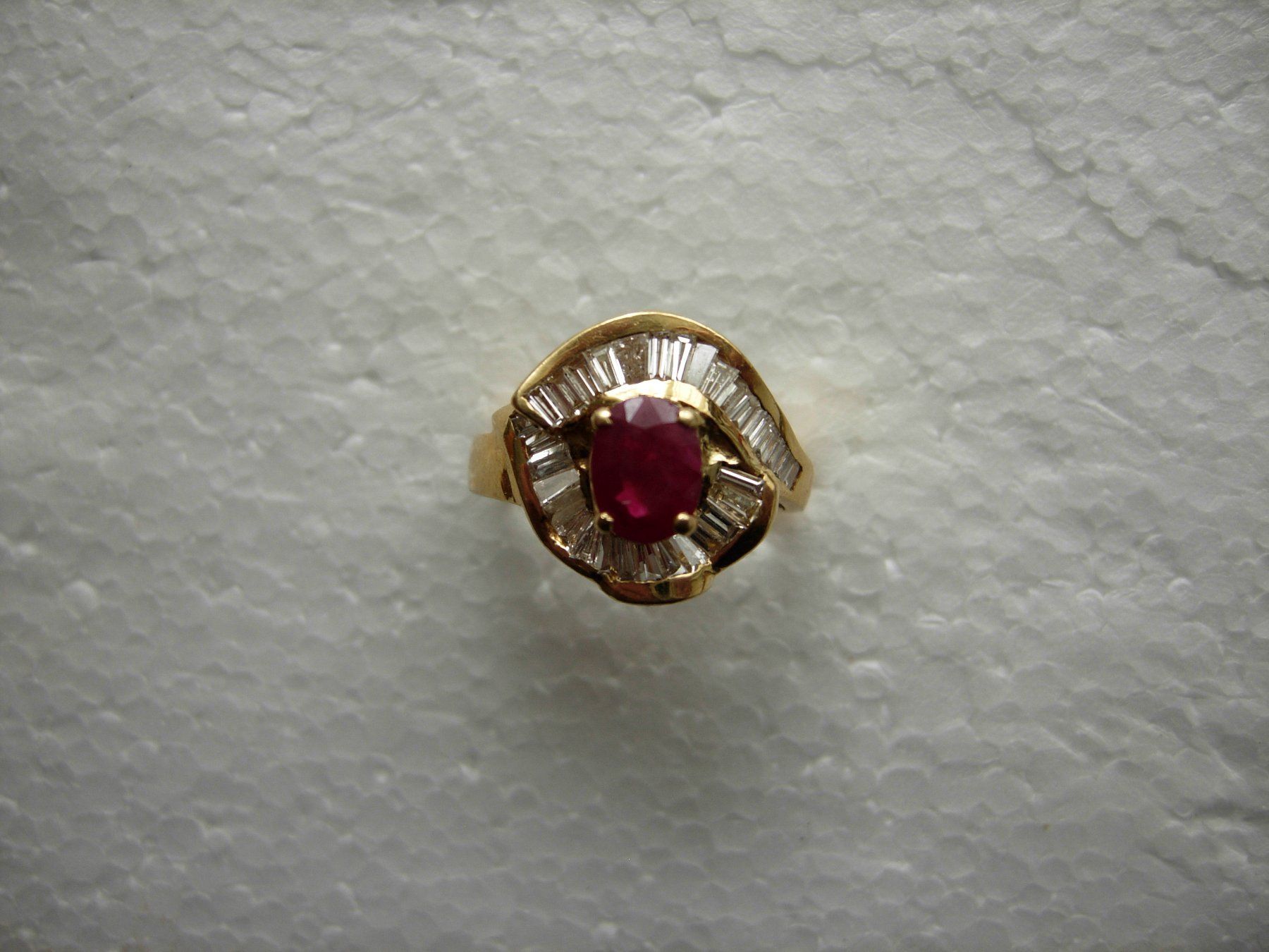 Ringe: Rubin Diamant Ring-18 K.Gold – Gebraucht aus Luzern von Lucernauno