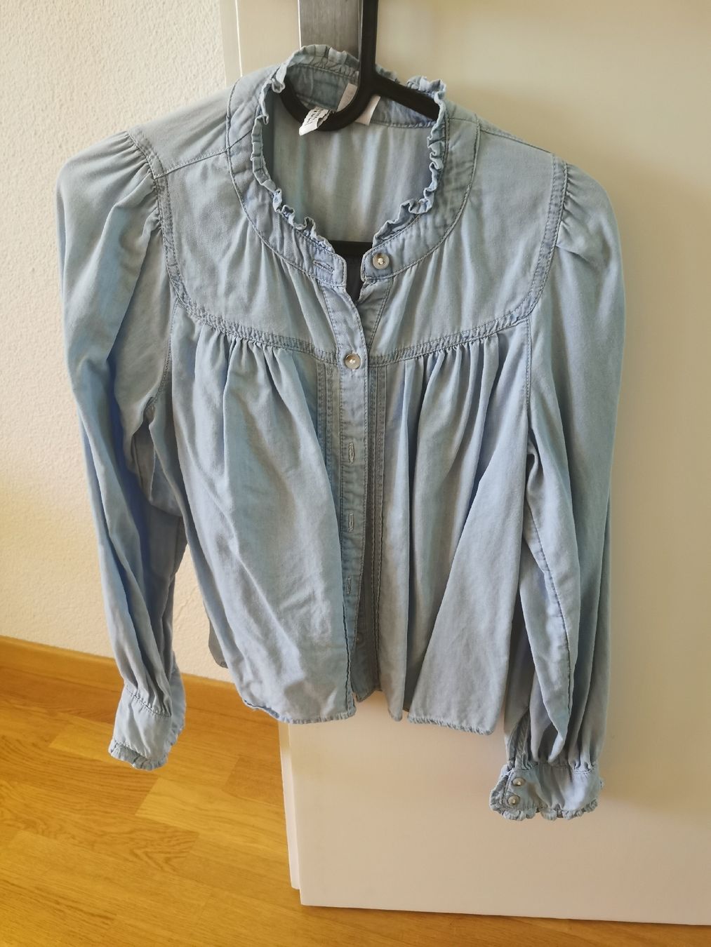 H&M Blusen: Jeansbluse h&m – Neu (gemäss Beschreibung) aus Sempach von .1SecondBrands.
