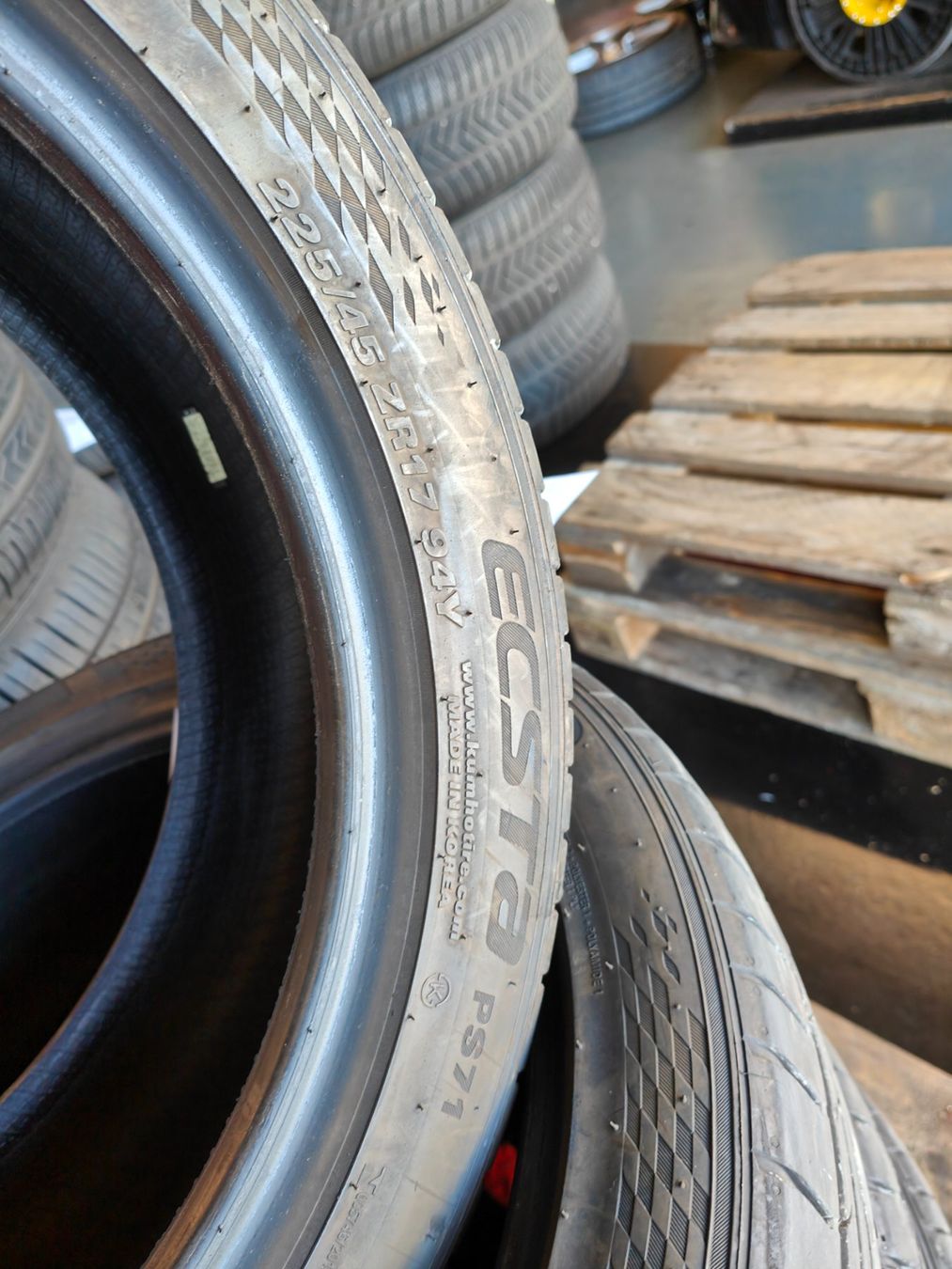 Pneus & Kompletträder: 225/45 R17 Sommerreifen – Gebraucht aus Oberengstringen von Reifen-Lagerverkauf 4