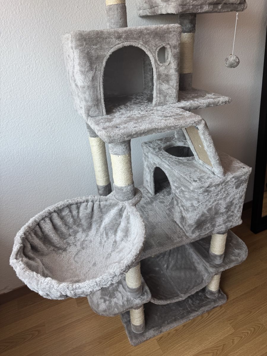 Tiragraffi: Cat tree scratching post grey multi-level,  NEW – Nuovo e nell'imballaggio originale da Effretikon venduto da expiredrice 1