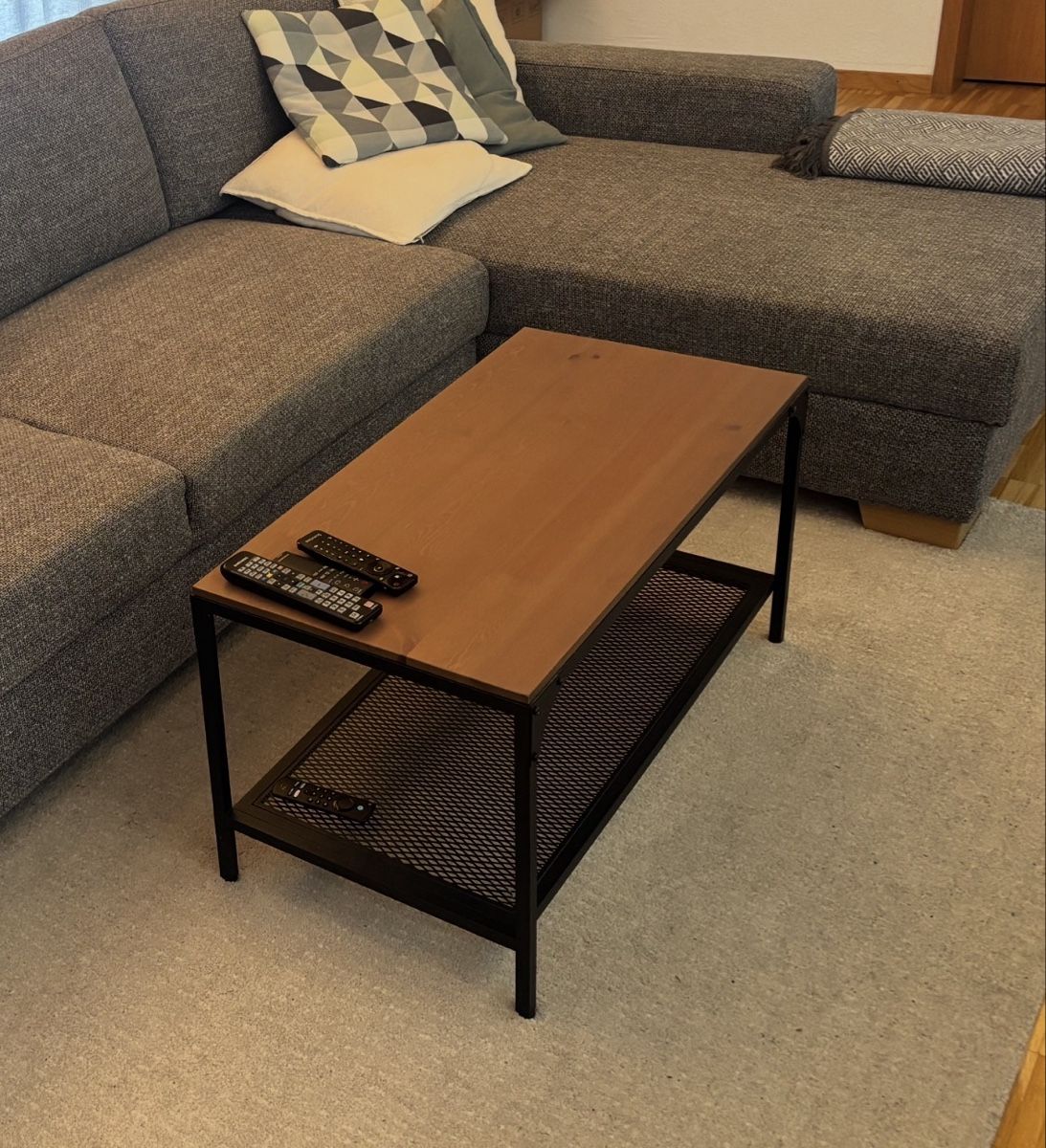 Tavoli: Wohnzimmer Tisch – Usato da Schänis venduto da Majorinho