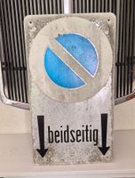 Verkehrsschild / Strassen Schild Parkieren Verboten
