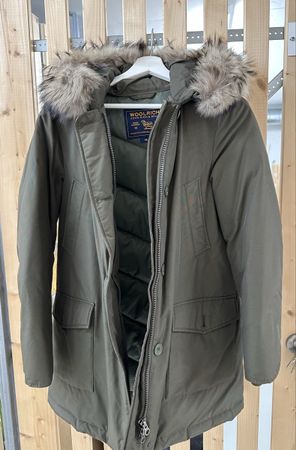 Woolrich Winterjacke, Gr. XS, Olivgrün mit Fellkapuze Top!