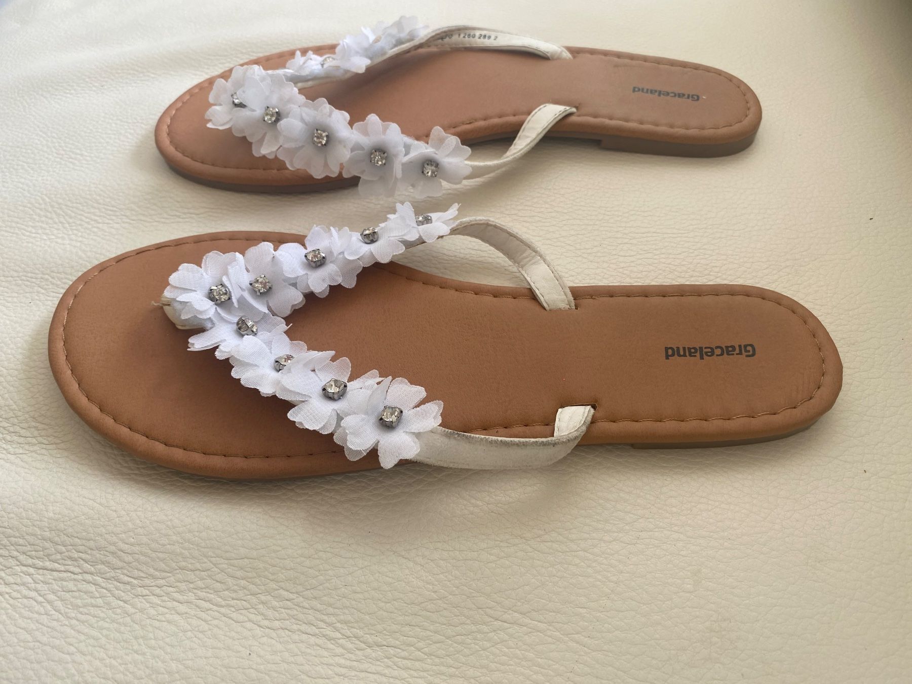 Graceland Chaussures femmes: SUMMERTIME - stilvolle Flip-Flops mit Décor, weiss, 39 – D'occasion à Winkel par ferrari2022