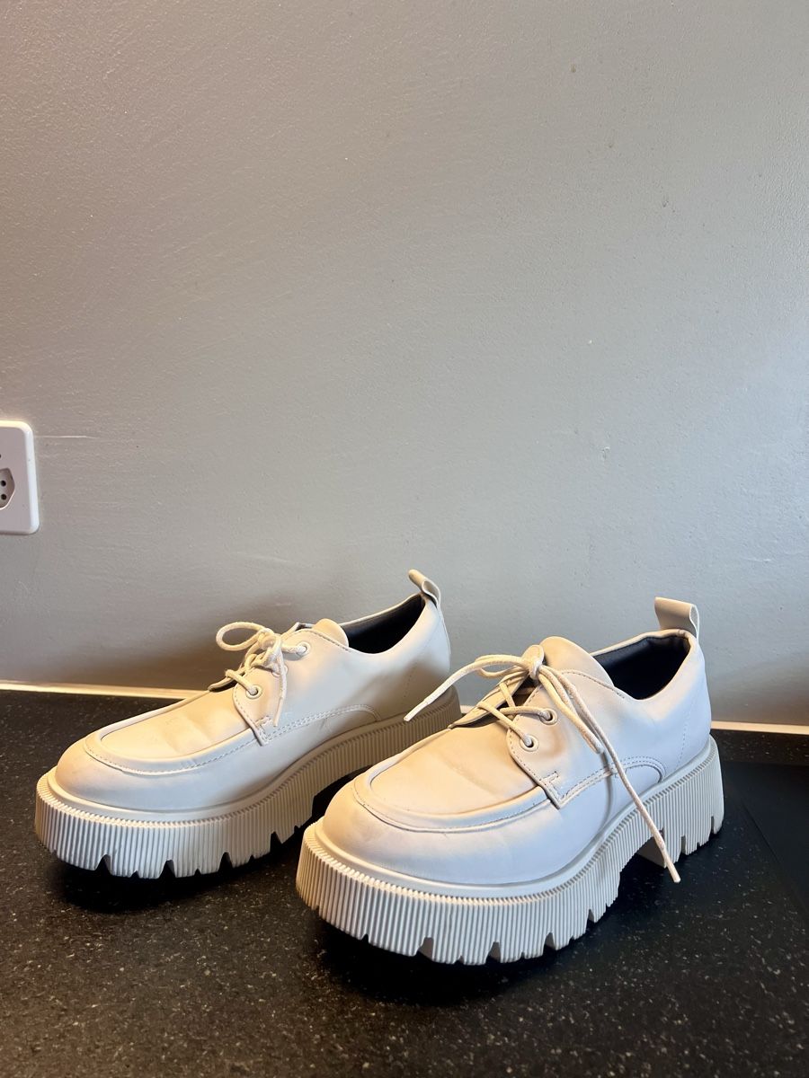 Damenschuhe: Beige Schuhe Gr 37 – Gebraucht aus Balgach von Ni.Steiger 2