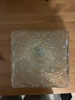 Deckenleuchte quadratisch aus Glas mit Metallhalterung
