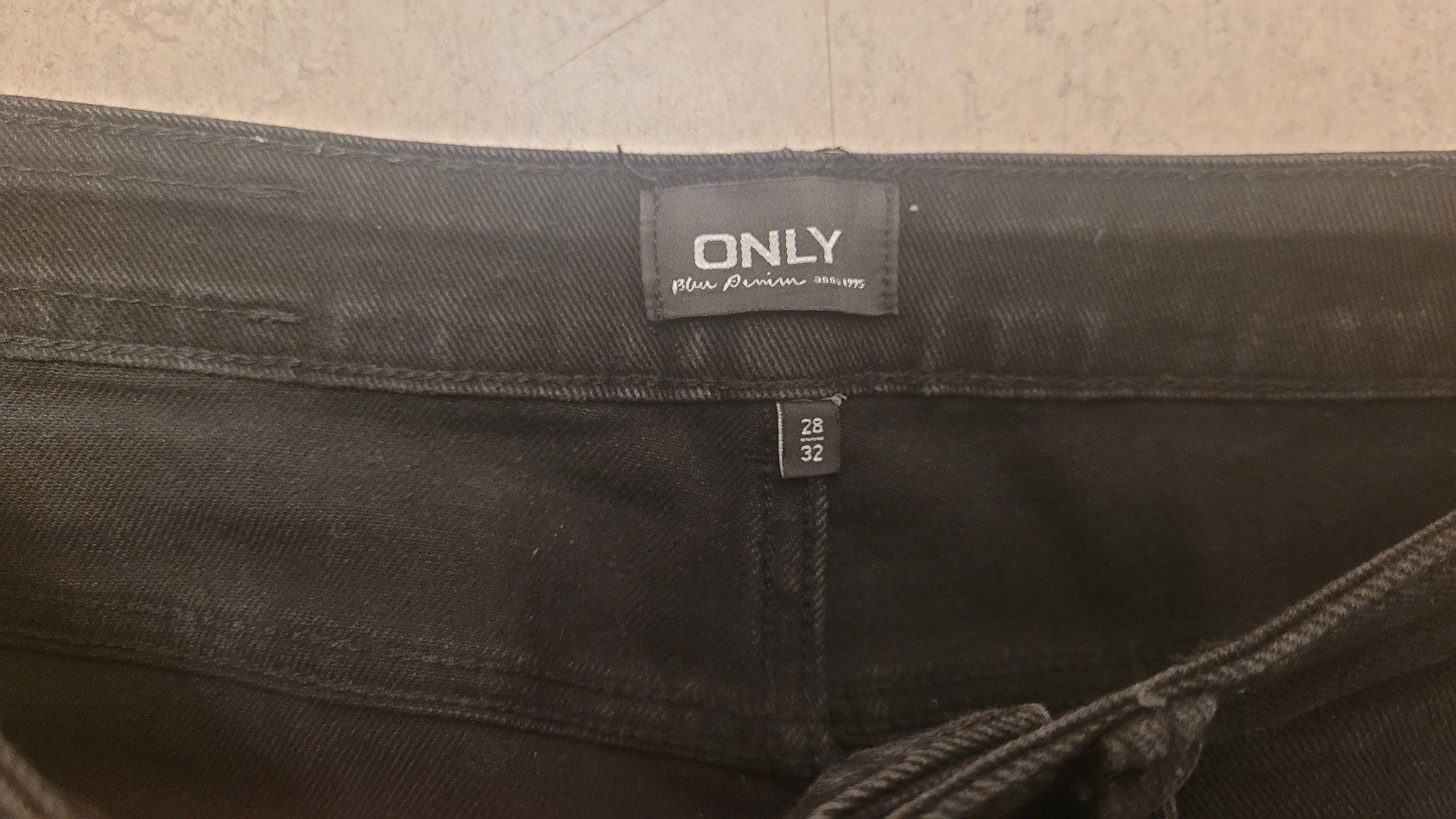 Only Jeans: Schwarze Jeanshose | ONLY | Grösse 38/32 – Usato da Worben venduto da sternli27 2