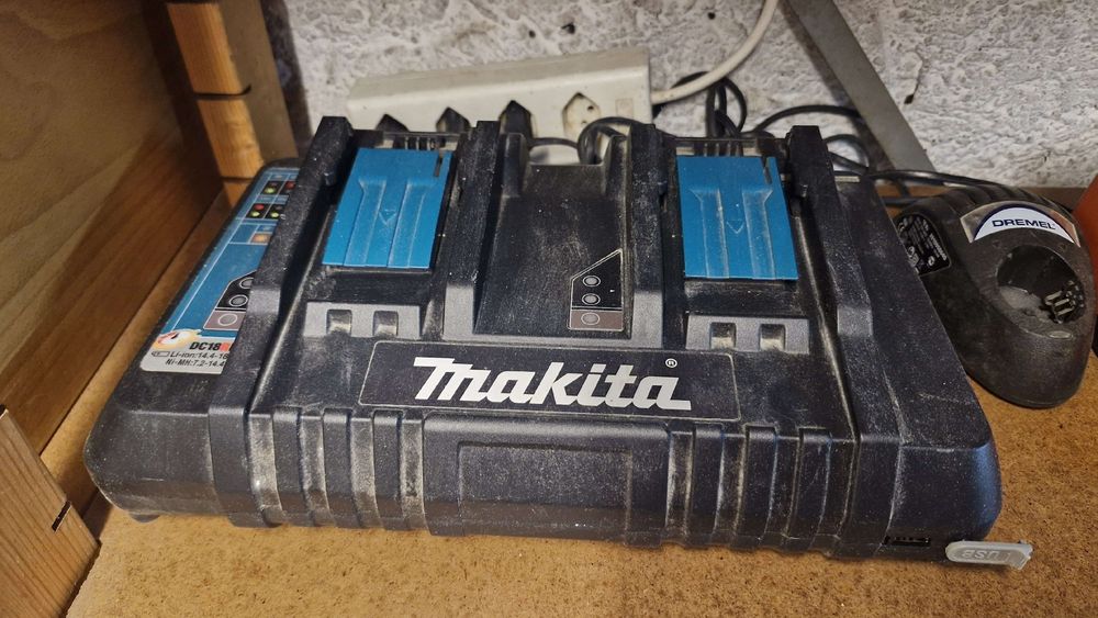 Original Makita Ladegerat Mit 2 Akkus 5ahnull