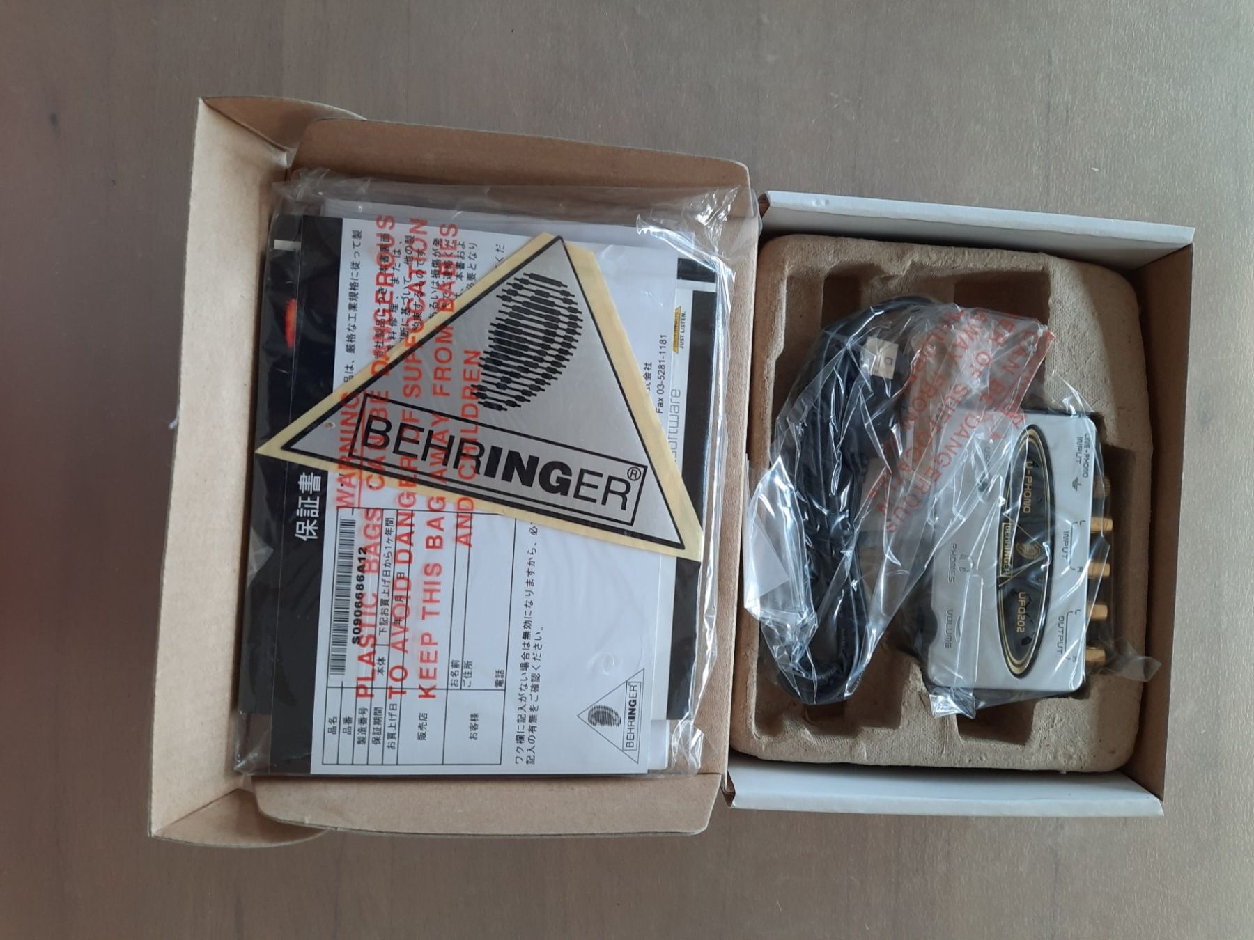 Behringer Konverter: Behringer U-PHONO UFO202 USB-Audio-Interface – Neu – Neu und originalverpackt aus Le Mont Pelerin von riri230 4
