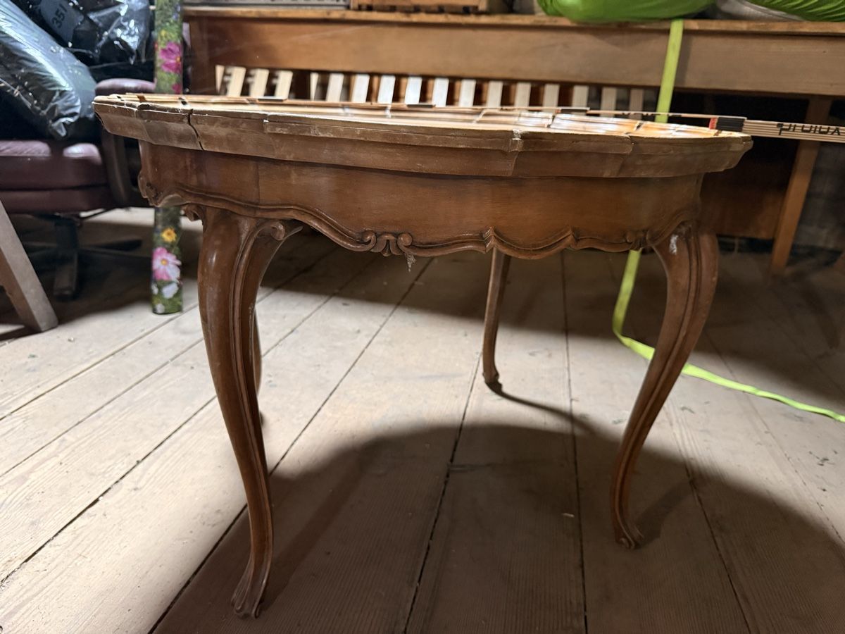 Tables: Antiker Beistelltisch  – D'occasion à Lobsigen par Ailujailuj 3