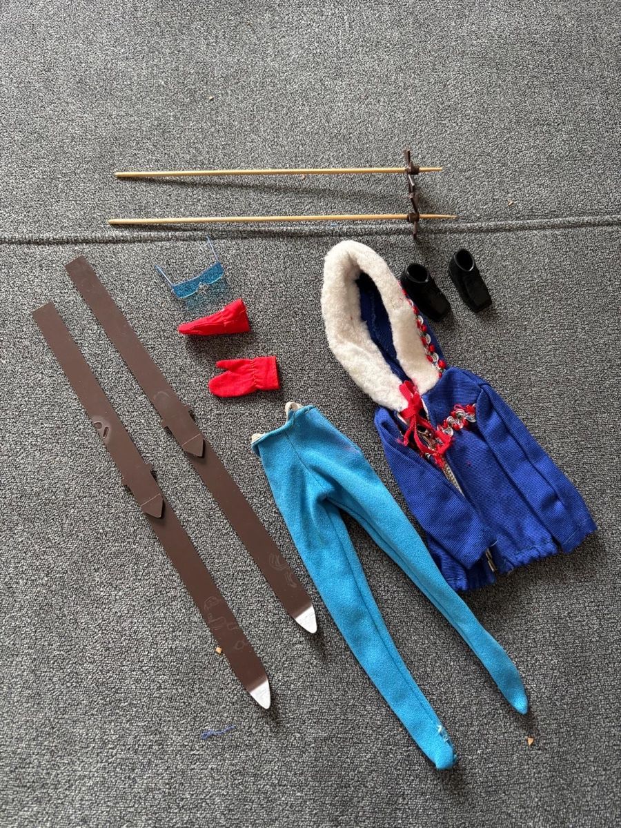 Bambole: Vêtements Barbie – Usato da Poliez-Pittet venduto da dav_h8tl