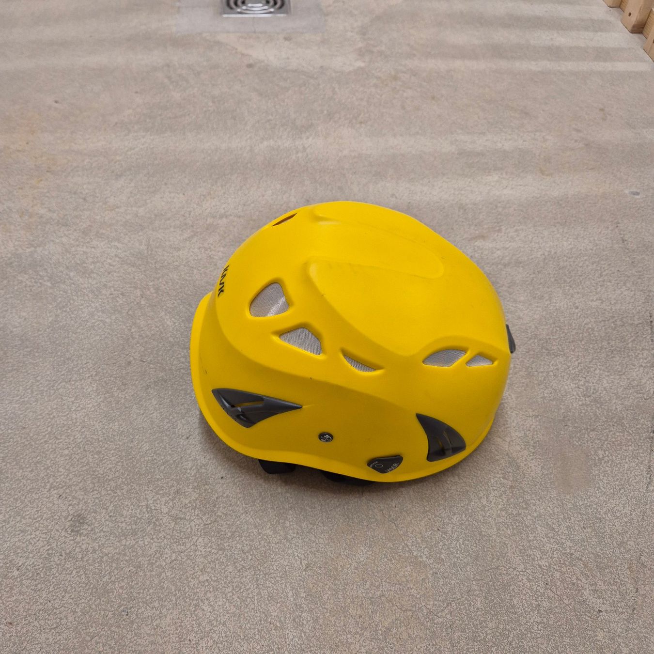 Kask Protezione per viso e udito: KASK PLASMA WORK Arbeitsschutzhelm gelb Grösse 51-63 cm – Usato da Schinznach Bad venduto da Bingi02