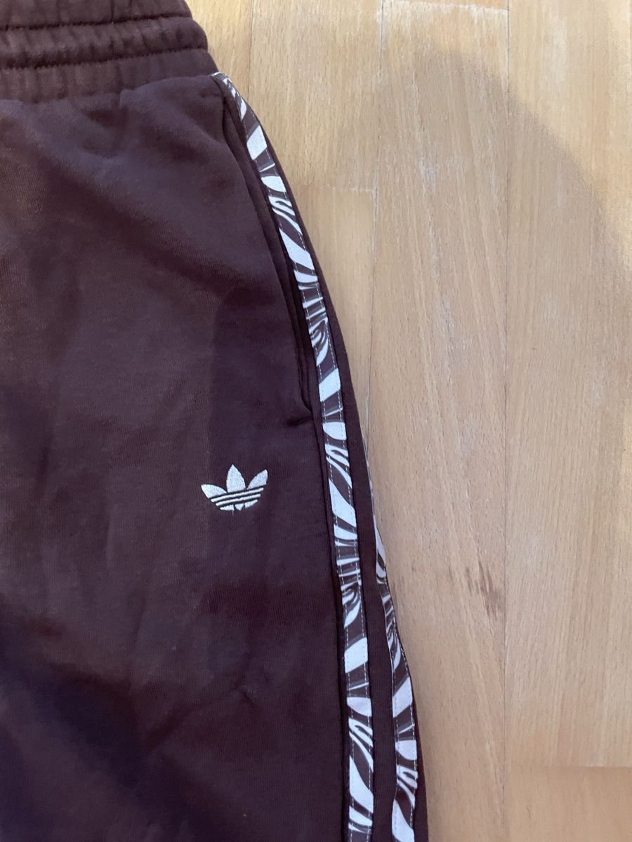 Adidas Pantaloni: Braune Adidas Trainerhose – Usato da Turgi venduto da eiiinalem 1