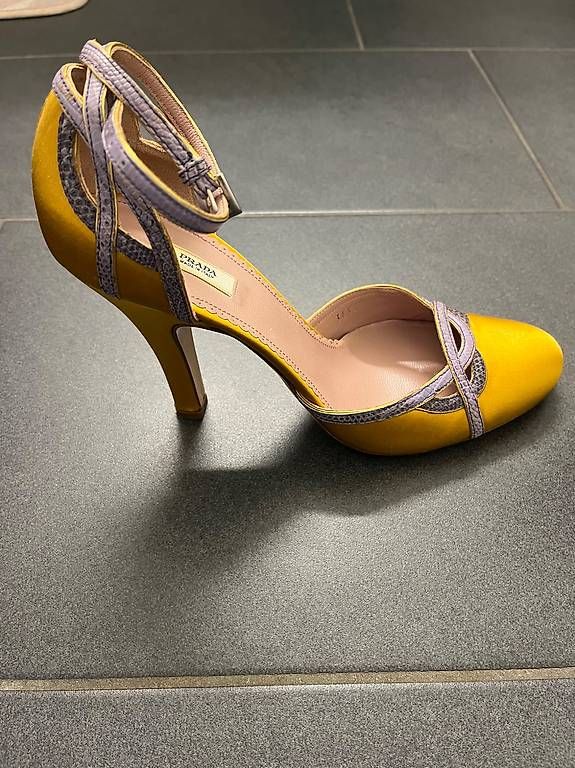 Prada Damenschuhe: Prada Gelbe Satin-Abendschuhe, Größe 38 – Gebraucht aus Wallisellen von chi_mw7l 1
