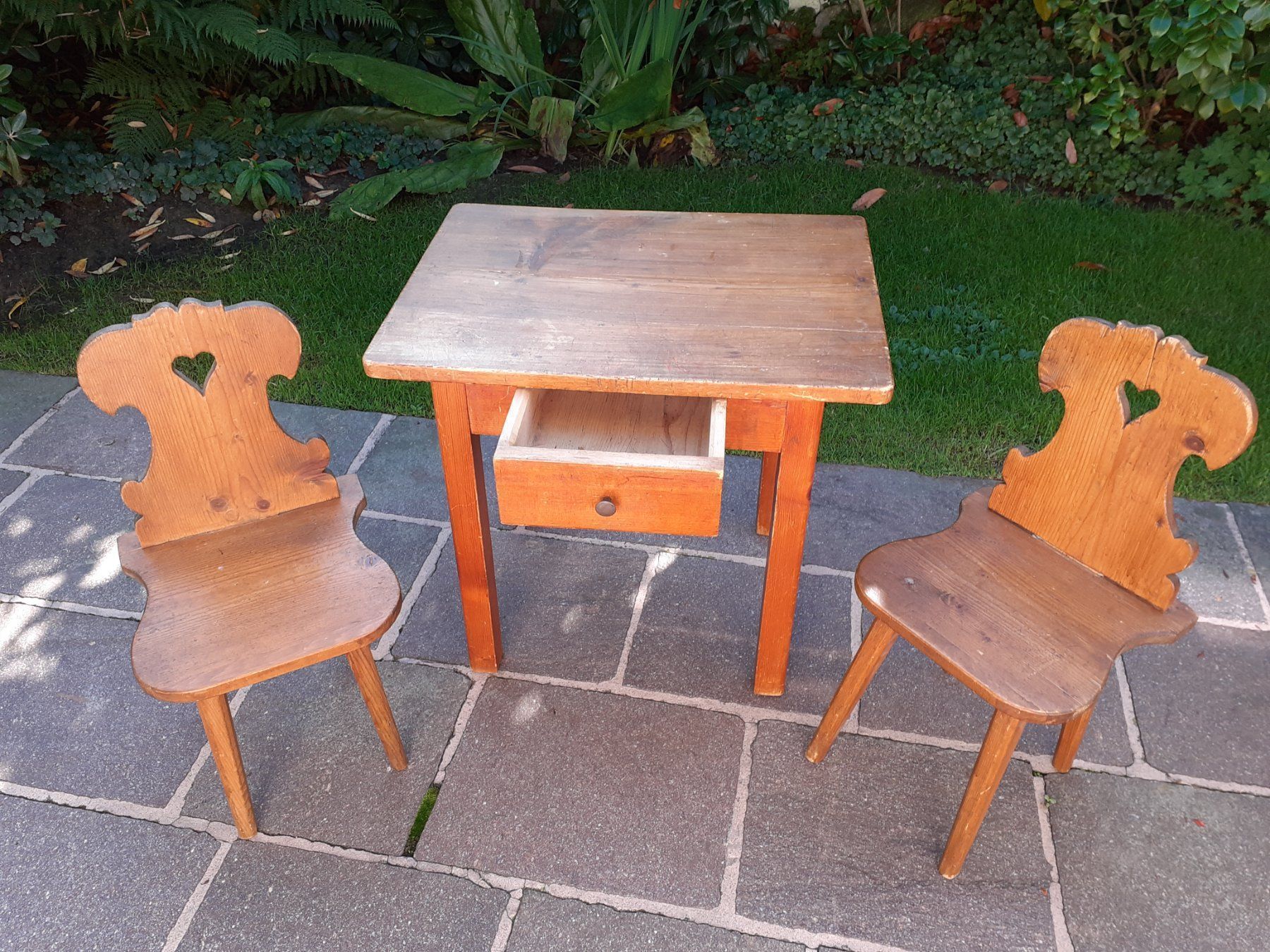 Set di tavolo e panche: Kindertischchen + 2 Stühle 1940er – Usato da Mörschwil venduto da antiksalon21 6