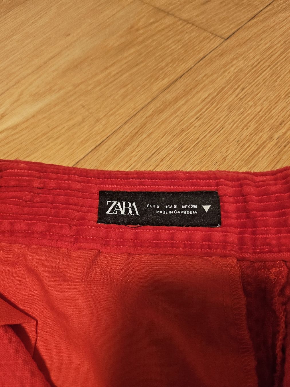 Zara Pantaloni: Zara corduroy trousers red S – Usato da Männedorf venduto da eli_y5vn 2